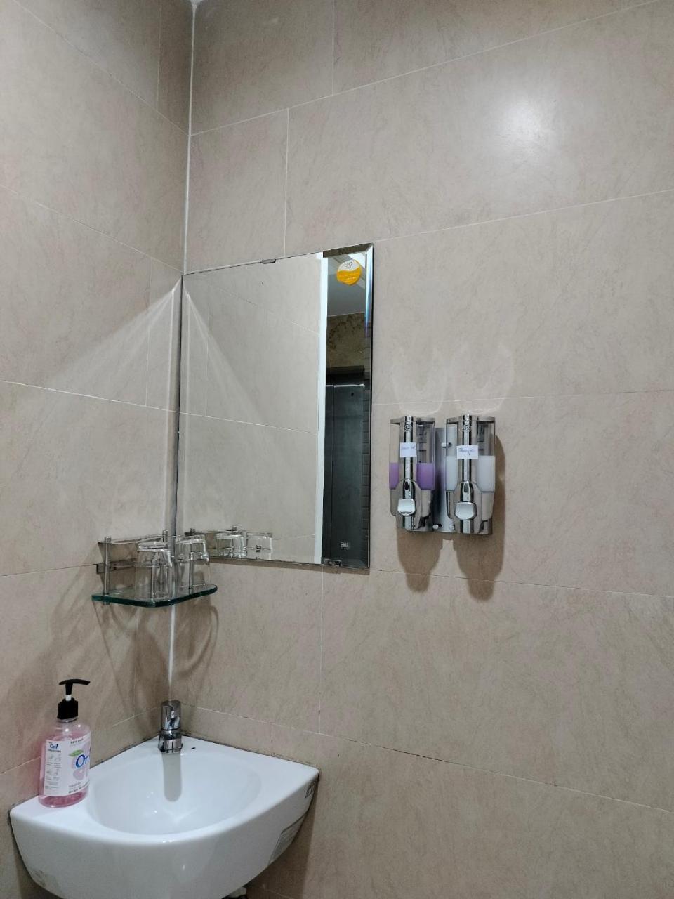 Adventure Hotel Хошимін Екстер'єр фото
